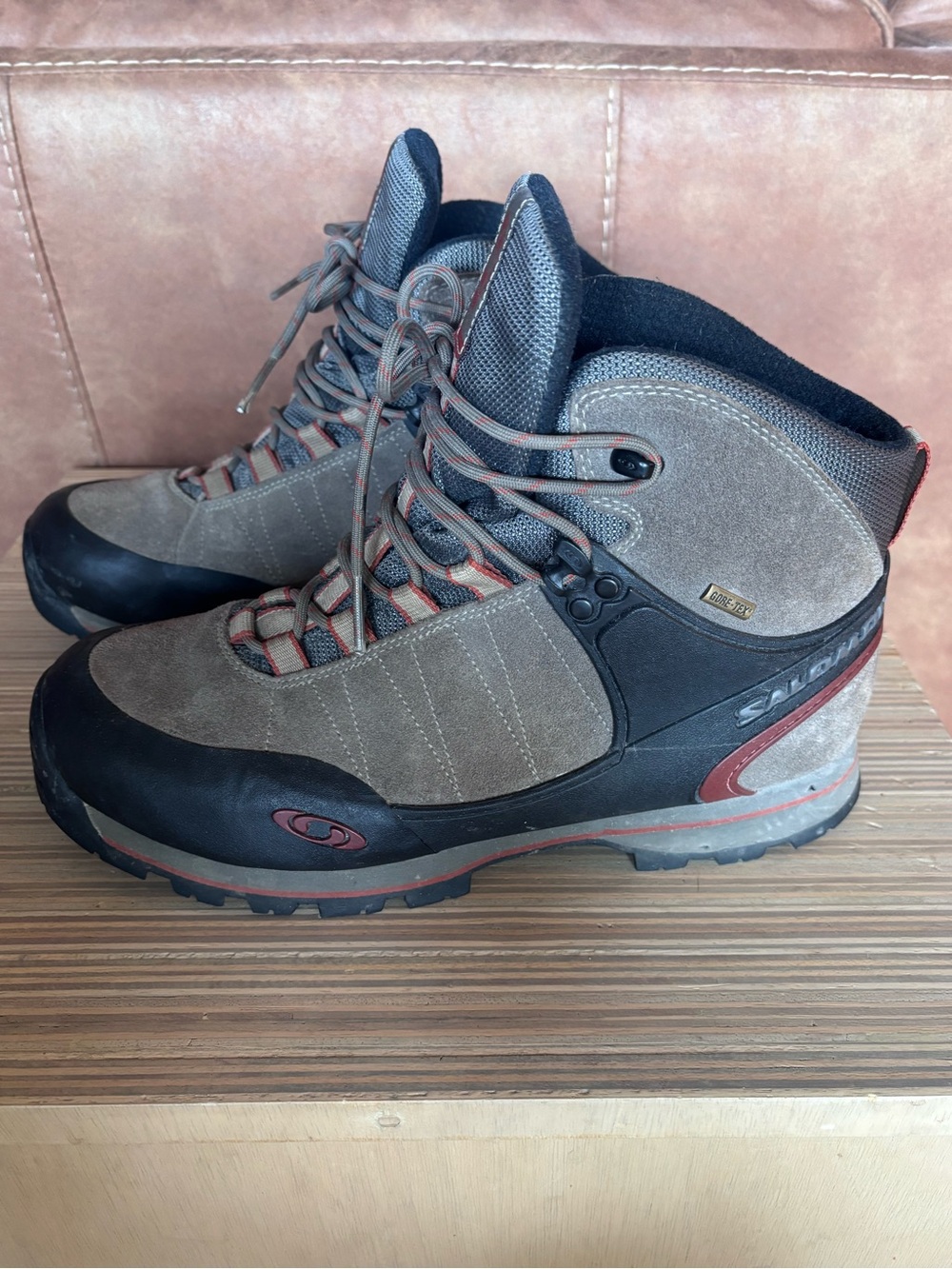 Salomon Men's Brown, Black and Red Waterproof Hiking Boots - Size: 10